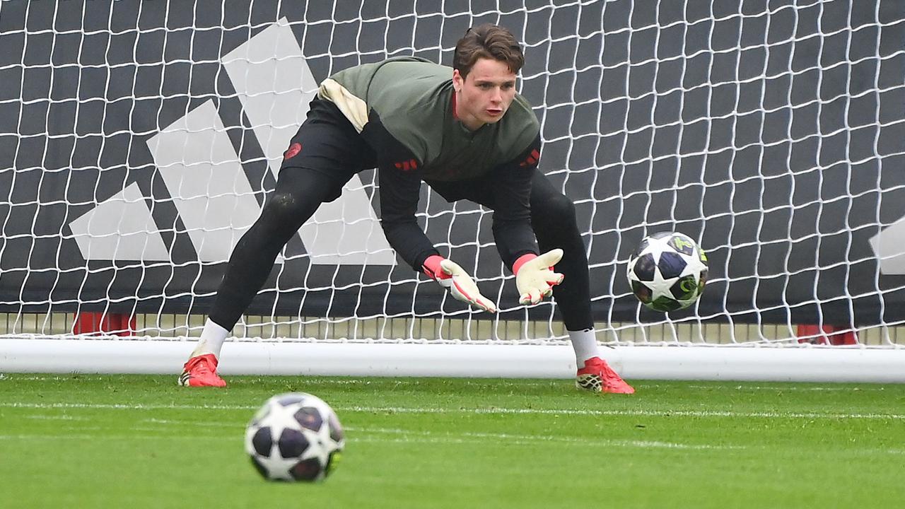 Kompany confirmă: Urbig va apăra în meciul cu Bergamo