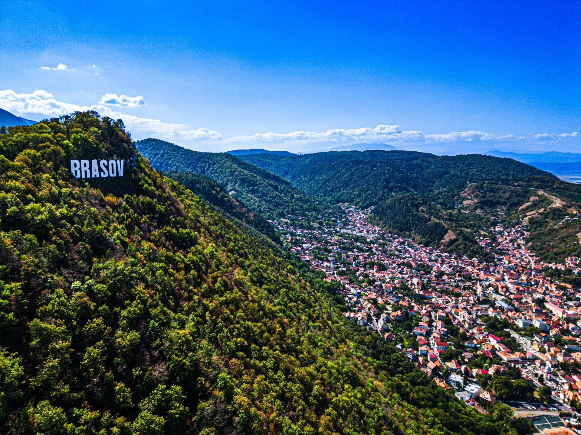 România devine centru strategic pentru metalelor rare, după un acord cu compania americană Critical Metals O nouă etapă în dezvoltarea industriei de resurse strategice a României a fost anunțată recent, odată cu semnarea unui acord între autoritățile românești și compania americană Critical Metals