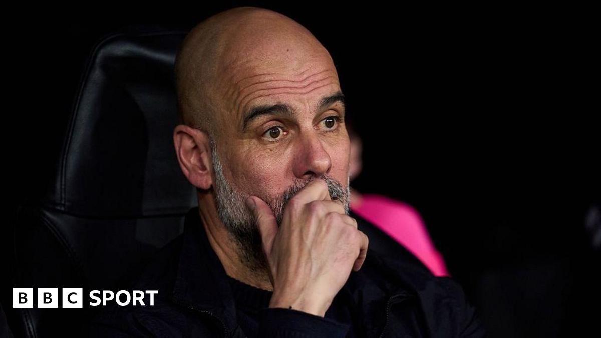 Pep Guardiola avertizează: titlul Premier League s-ar încheia dacă Manchester City nu câștigă meciul cu West Ham Antrenorul Manchester City, Pep Guardiola, a tras un semnal de alarmă cu privire la șansele de câștig ale echipei sale în campionatul englez, dacă formația sa va pierde meciul programat sâmbătă împotriva lui West Ham