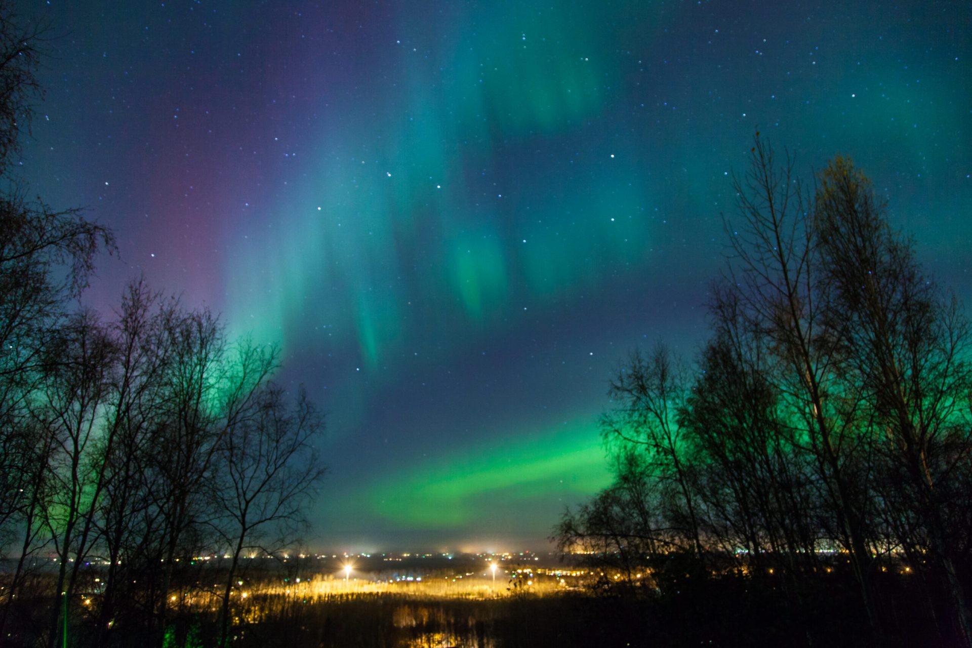 Furtuna geomagnetică anunțată: aurora boreală spectaculoasă sau blackout?