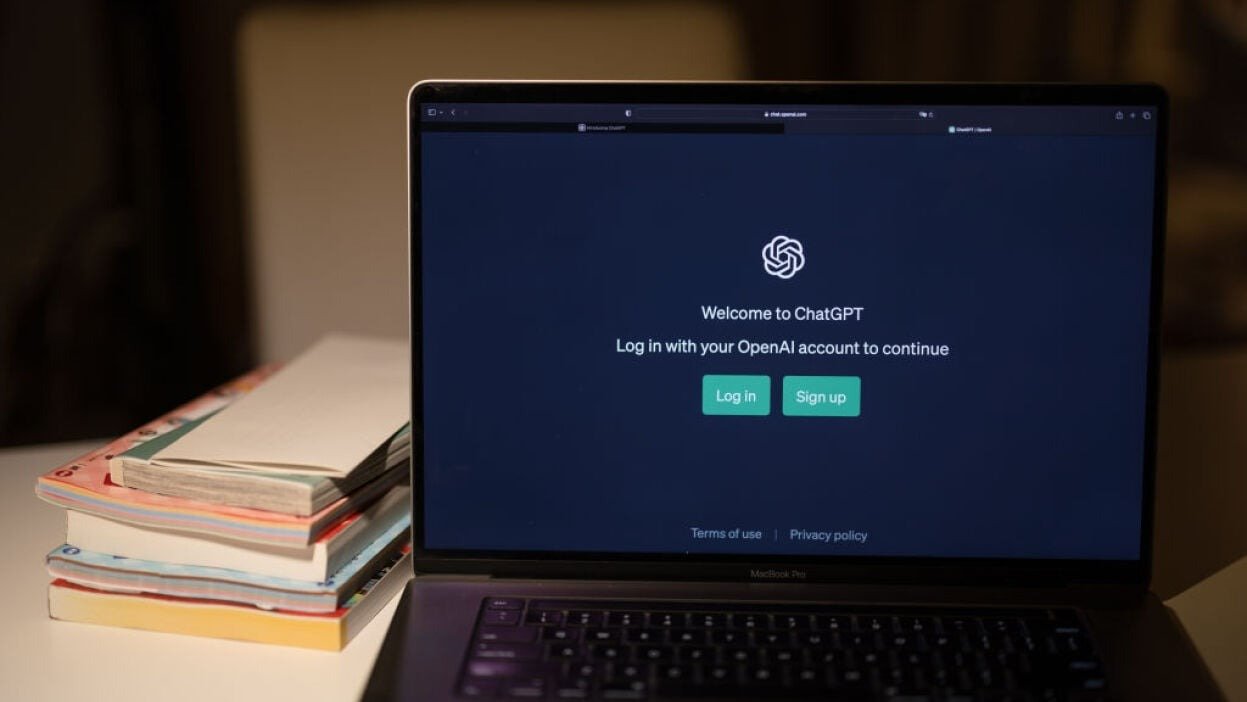 Guvernul din New York ia în considerare introducerea unor restricții stricte pentru utilizarea chatboților AI, într-un efort de a proteja cetățenii și de a menține integritatea profesiilor reglementate