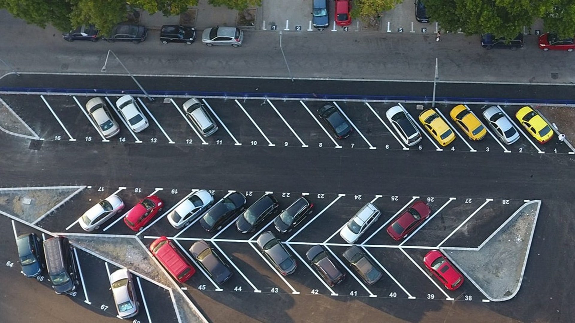 Bucureștenii din Sectorul 4 vor avea acces gratuit la locurile de parcare publice, însă această facilitate va fi condiționată de opțiunea lor de a renunța la dreptul de a-și recupera taxa de dezvoltare urbană plătită anterior