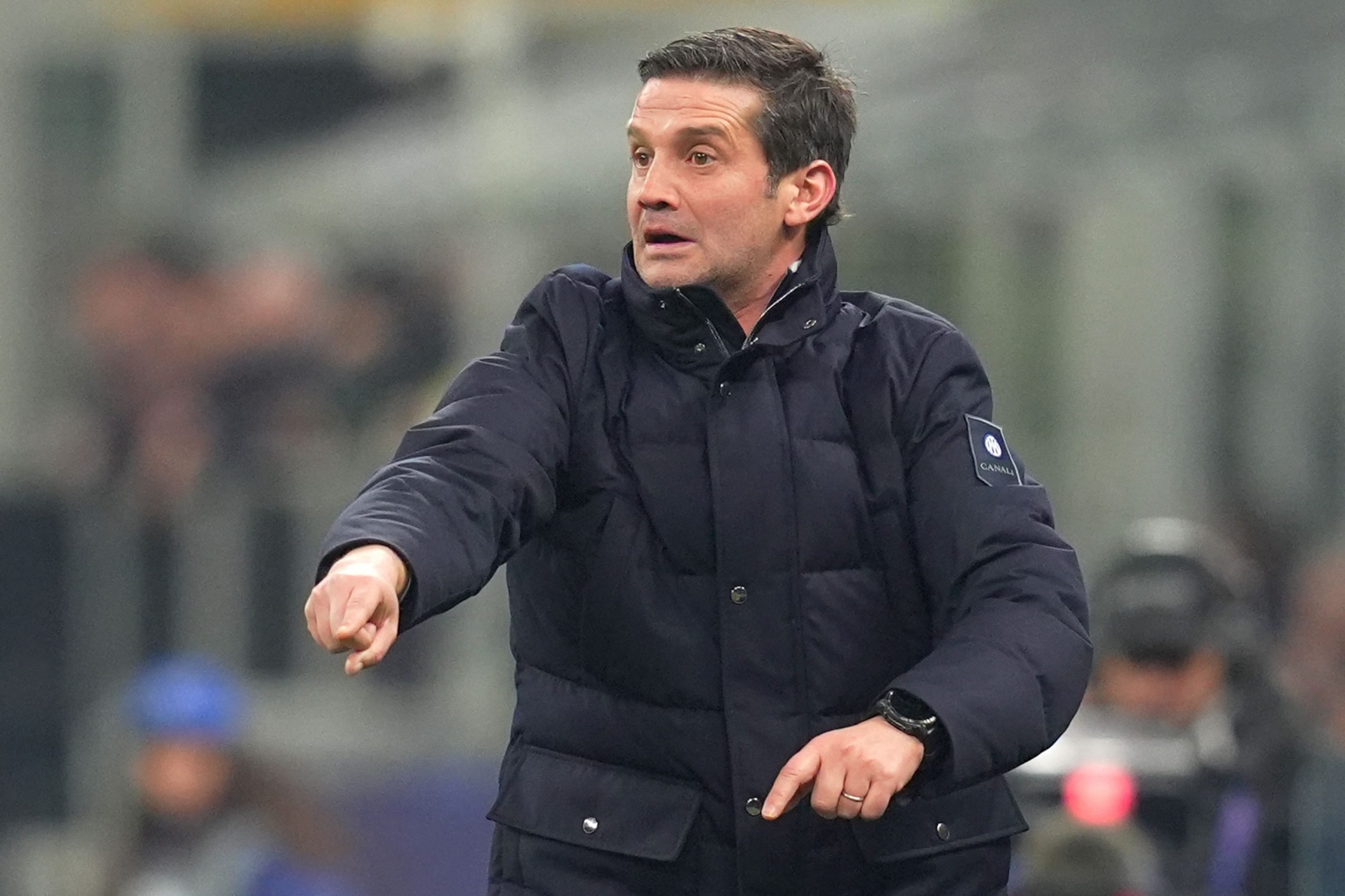 Inter Milano își păstrează avantajul în campionat, însă tonul critic la adresa antrenorului Cristi Chivu a crescut considerabil după eliminarea neașteptată din optimile Champions League