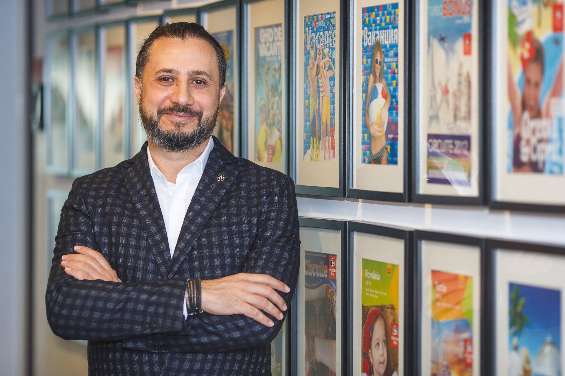 Zboruri speciale pentru repatrierea românilor din Emiratele Arabe Unite: 369 de turiști ajung acasă în această seară După zile de incertitudine și restricții de circulație, o veste bună le aduce românilor din Emiratele Arabe Unite: două zboruri speciale organizate de agenția Christian Tour îi vor aduce în țară, în această seară, pe cei blocați de aproape o lună în regiunea Golfului