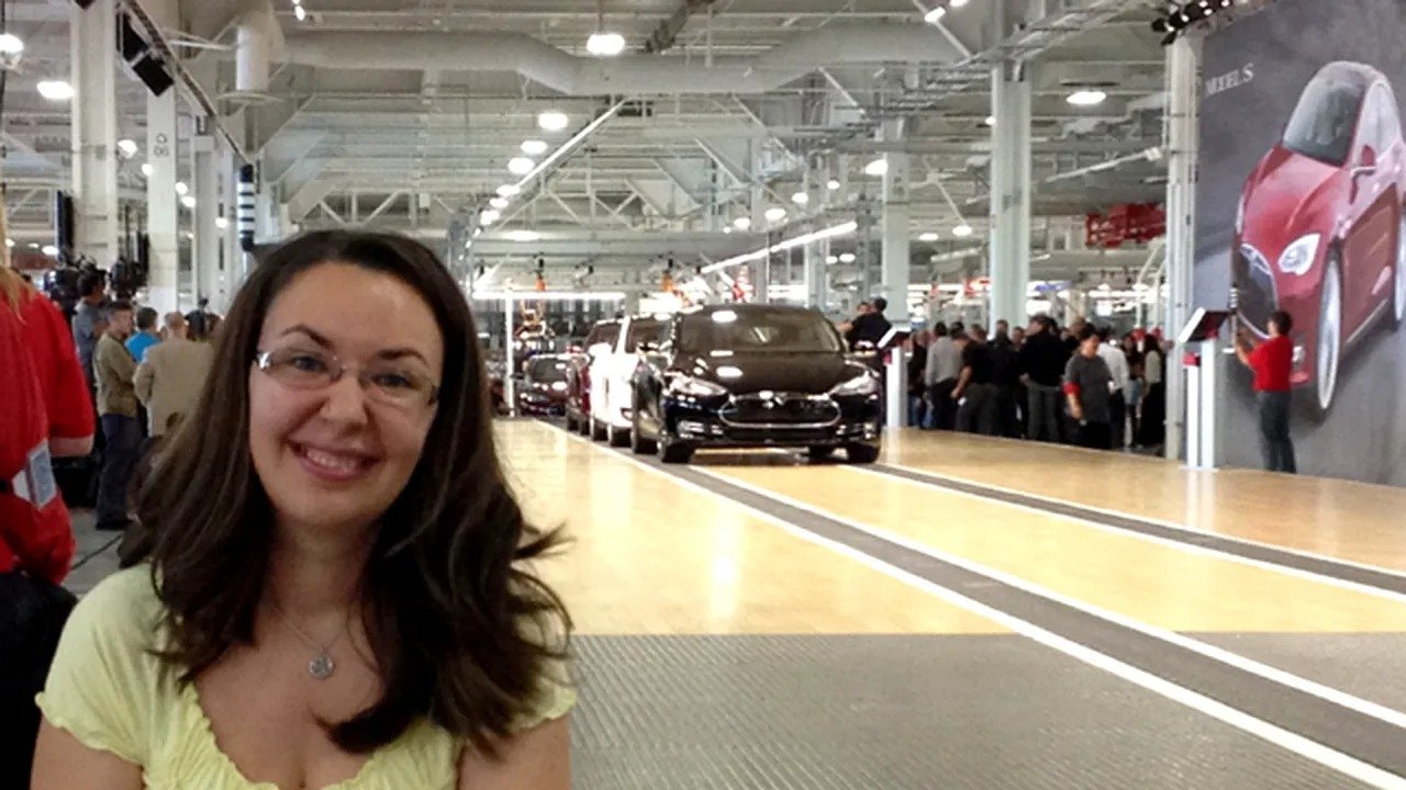 Tesla, una dintre cele mai de prestigioase companii din domeniul tehnologic și auto, se află în fața unui proces care ar putea zgudui imagina sa în Statele Unite și ar putea avea repercusiuni asupra modului în care operează în sectorul diversificat și extrem de sensibil al angajărilor pe vize de muncă