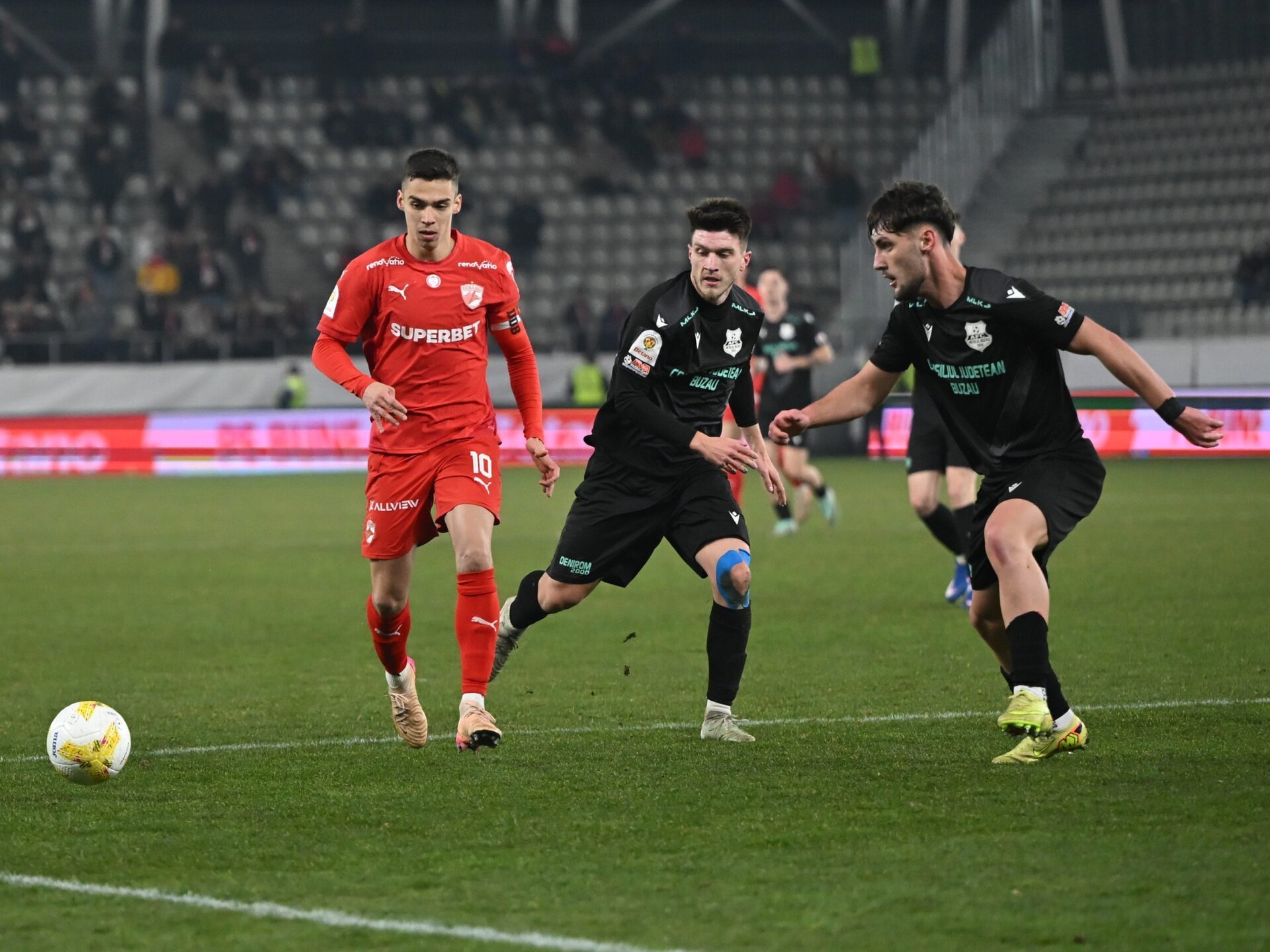 Critici crescute pentru Cătălin Cîrjan după o performanță slabă: „A dat-o de vreo 4 ori la noi”