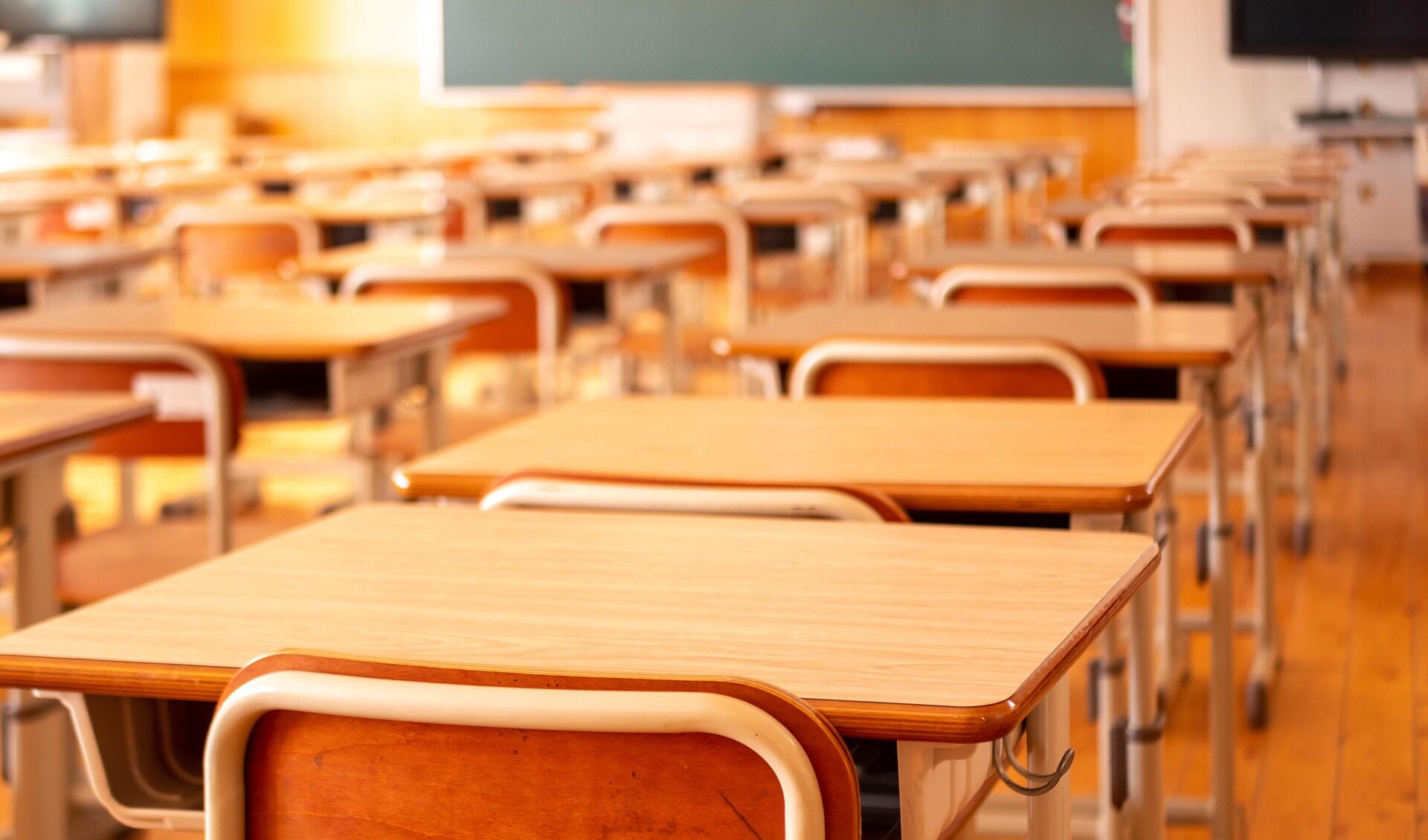 Poliția și autoritățile din învățământ investighează o serie de acuzații grave aduse unui profesor de la Școala Profesională Specială „Sfântul Nicolae” din Sectorul 4 al Capitalei, după ce părinți ai unor elevi cu nevoi speciale au reclamat comportament agresiv