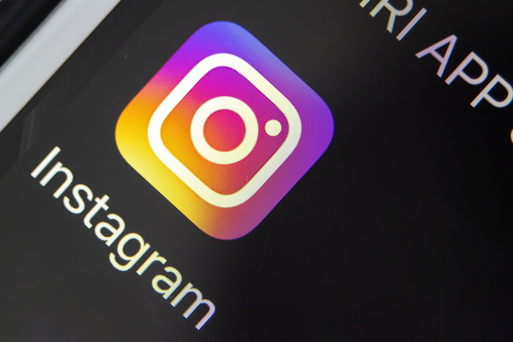 Instagram, platforma de socializare deținută de compania americană Meta, se află luni în centrul atenției după ce utilizatorii din întreaga lume au raportat probleme majore de funcționare