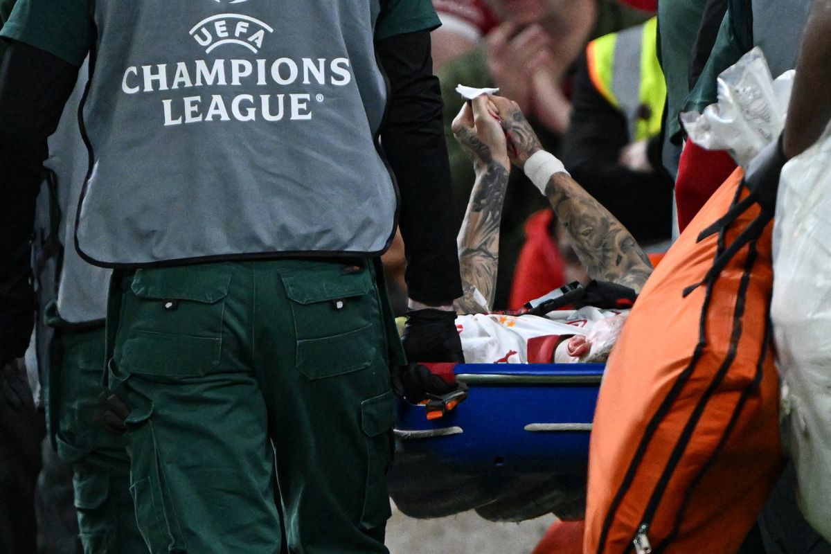 Noa Lang, atacantul echipei Galatasaray, a avut parte de o accidentare șocantă în timpul meciului din optimile UEFA Champions League împotriva lui Liverpool, fiind la câțiva pași de a-și pierde un deget