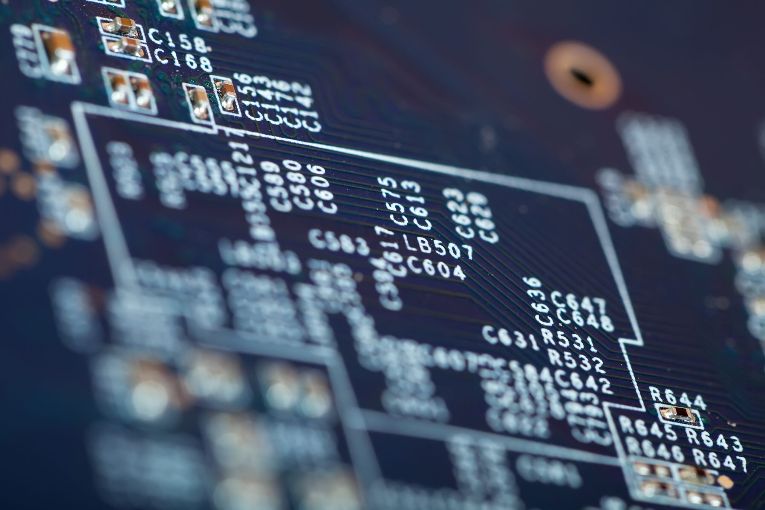 Codul IMEI, identificatorul unic al fiecărui telefon, devine din nou în centrul atenției după creșterea numărului de furturi și incidente în care identificarea și blocarea dispozitivelor mobile reprezintă o prioritate pentru autorități și utilizatori