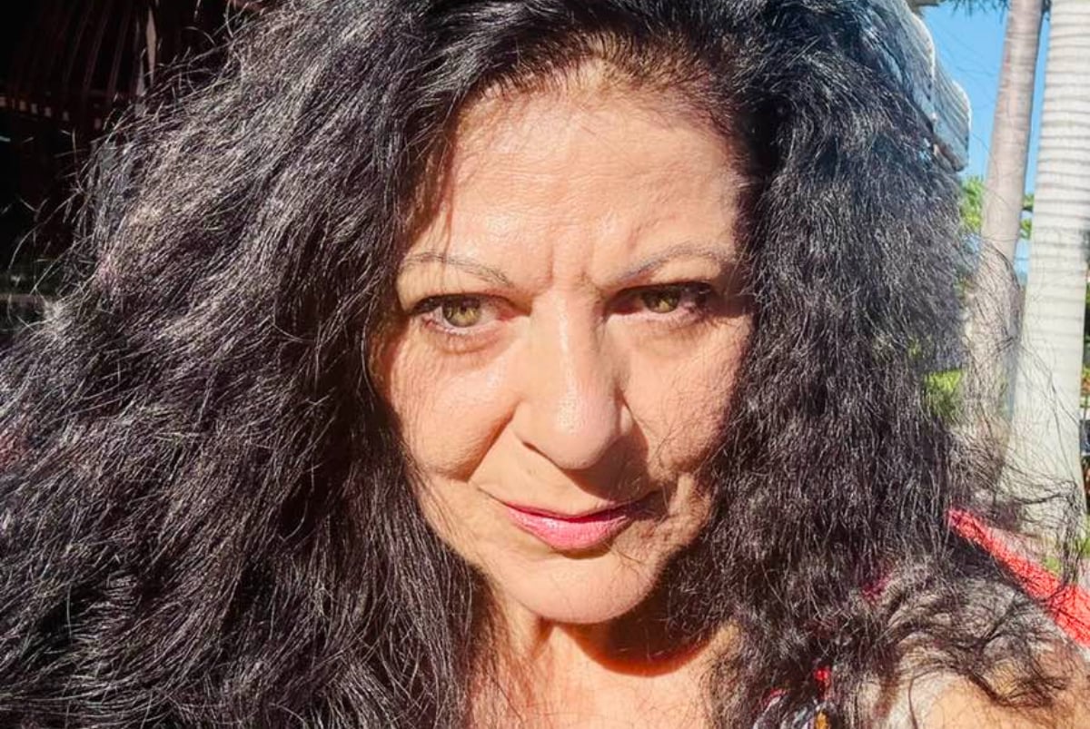 Elena Cârstea, celebra cântăreață care de ani buni locuiește în Statele Unite, s-a întors recent în România, aducând vestea că dorința de a se revedea cu țara natală a fost atât de mare încât soțul său a fost cel care a plătit biletele de avion, după ce artista i-a recunoscut că îi lipsește enorm țara