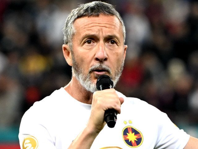 Mihai Stoica, reacție dură la acuzațiile lui Mihăiță Pleșan privind propunerile de transfer la FCSB Imediat după ce fostul jucător și impresar, Mihăiță Pleșan, a făcut publice afirmații conform cărora oficialii FCSB i-ar fi propus două variante de transfer, Mihai Stoica, managerul clubului roș-albastru, a răspuns cu o declarație fermă, intrând în polemici directe și clarificări esențiale pentru piața transferurilor din România