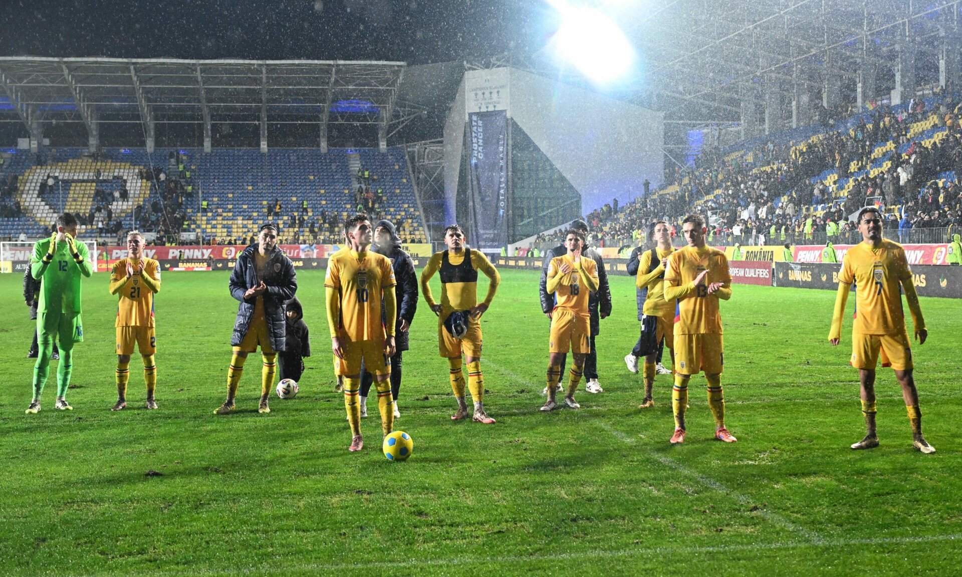 Cu mai puțin de trei săptămâni înainte de reprezentativele importante din preliminariile pentru Campionatul Mondial, suporterii naționalei României au fost cei care au decis cine va fi ”tricolorul” lunii februarie