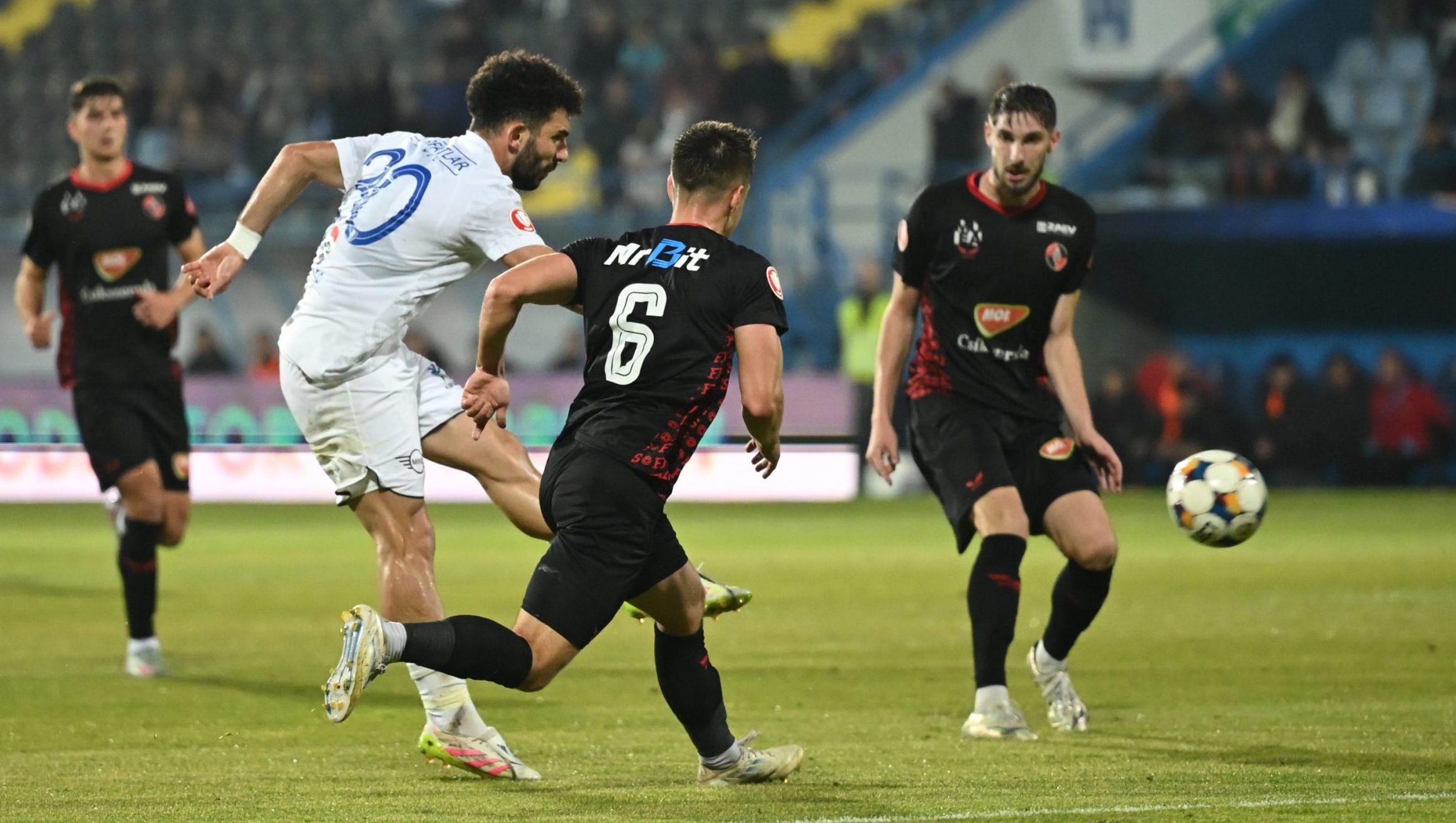 SuperLiga trece în ultima etapă a sezonului regular, marcând finalul unui campionat aparent stabilizat, dar cu unele modificări încă posibile în clasamentul final