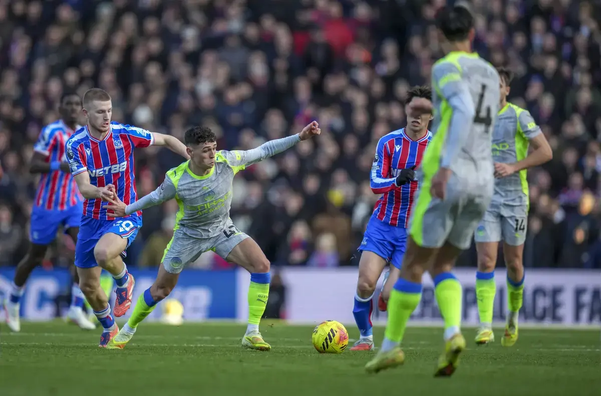 Manchester City și Crystal Palace trebuie să reia partida programată inițial pentru data de 21 martie, însă această întâlnire a fost amânată din cauza finalei Carabao Cup, competiție pe care formația lui Pep Guardiola a câștigat-o recent, obținând primul trofeu major al sezonului