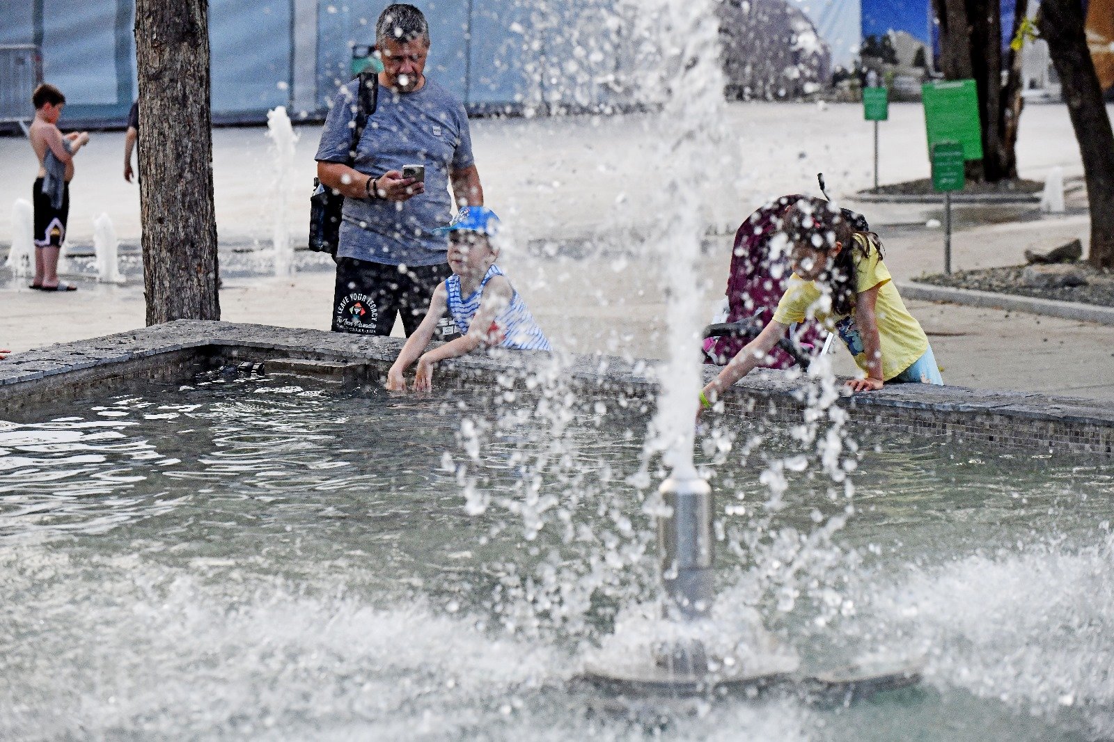 Primăria Sectorului 6 continuă să atragă atenția prin modul în care gestionează contractele publice pentru întreținerea și funcționarea fântânilor arteziene din zona sa administrativă