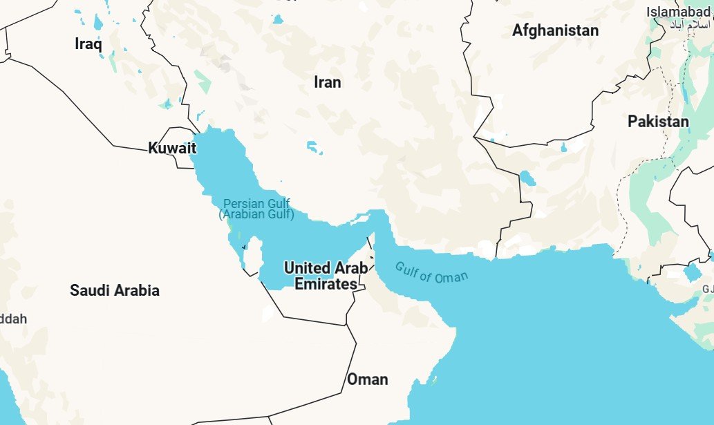Tensiunile din Golful Persic escaladează pe măsură ce Iranul își reafirmă controlul asupra tranzițiilor maritime în regiune, declarând explicit că navigația prin Strâmtoarea Ormuz, o trecere strategică pentru comerțul mondial cu petrol, va fi supusă regulilor portocalui său în context de război