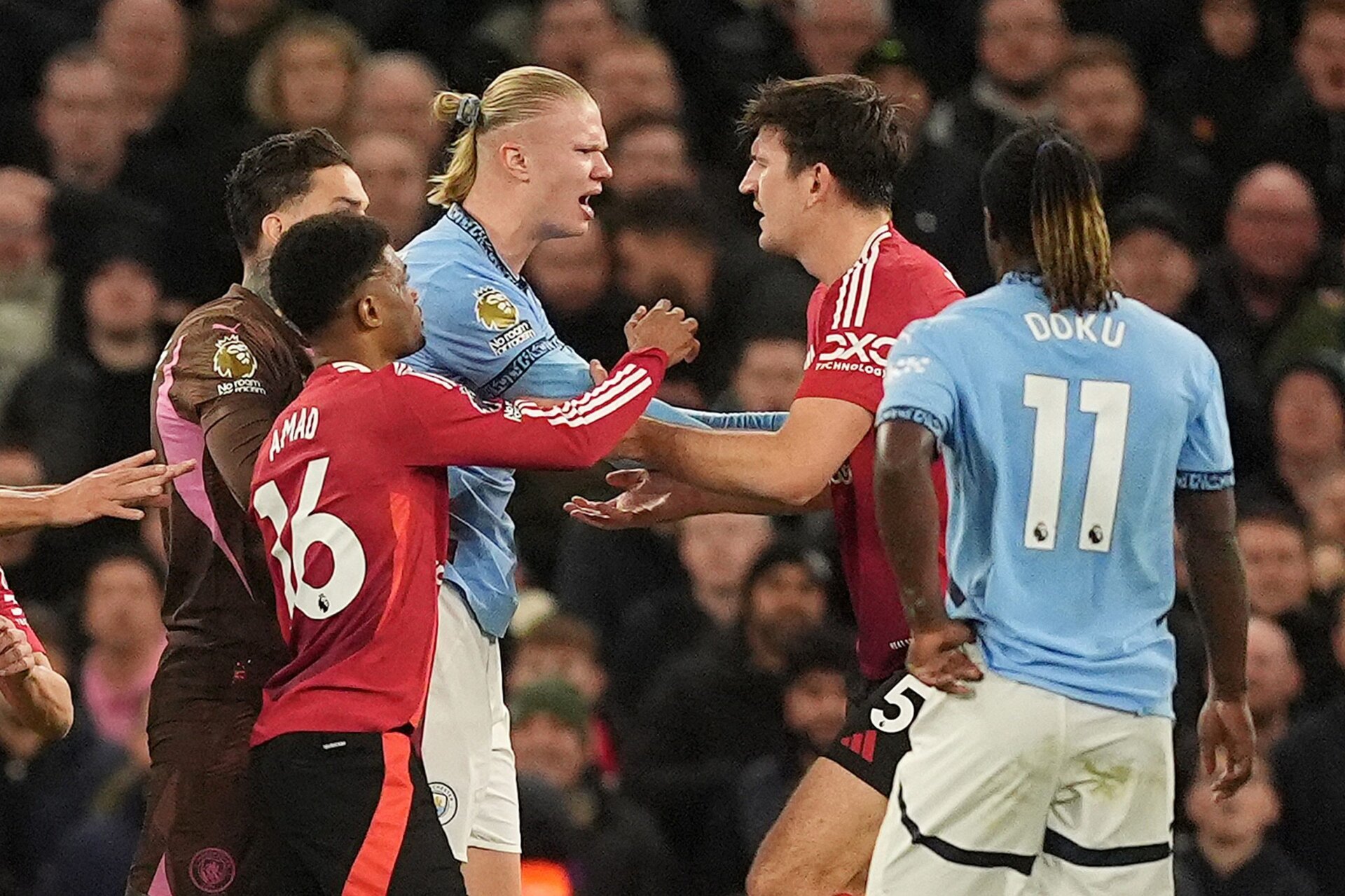 Harry Maguire, fundașul echipei Manchester United, a fost condamnat recent, de către un tribunal din Grecia, la 15 luni de închisoare cu suspendare, după un incident petrecut pe insula Mykonos în vara anului 2020