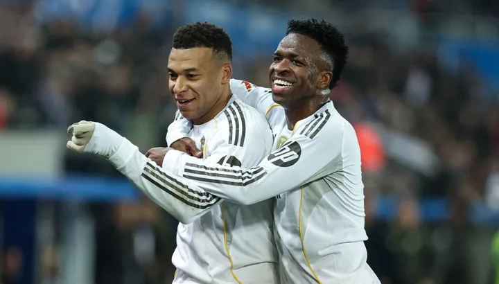 Real Madrid și Atletico Madrid se pregătesc pentru unul dintre cele mai importante derby-uri ale sezonului, meciul fiind programat duminică seară pe gazonul glorios al Santiago Bernabeu