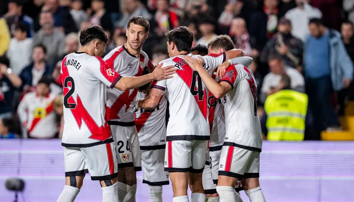 Rayo Vallecano, favorit clar în meciul retur cu Samsunspor, se pregătește pentru calificarea în sferturile Conference League Rayo Vallecano se apropie cu pași siguri de calificarea în sferturile UEFA Europa Conference League, după victoria clară obținută în turul duelului cu Samsunspor