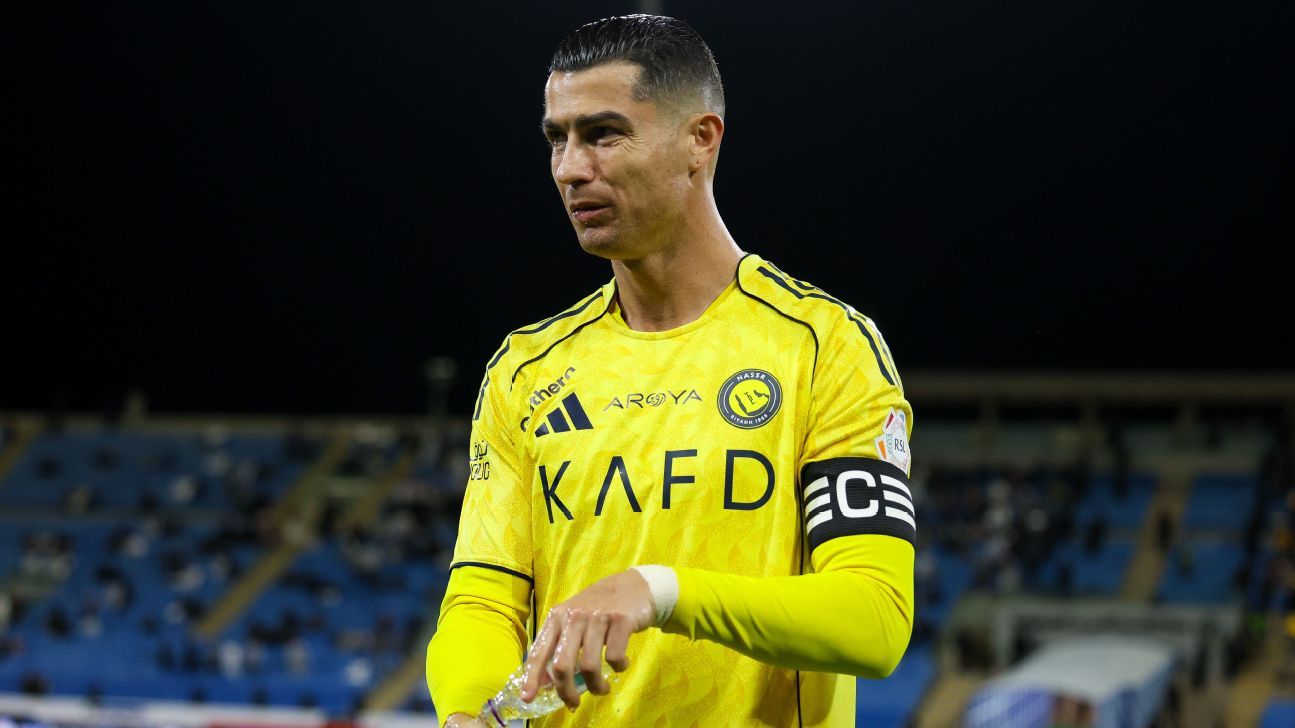 Cristiano Ronaldo, vedeta de 41 de ani a Al Nassr, a fost nevoit să părăsească terenul în meciul de sâmbătă împotriva echipei Al Fayha, din cauza unei accidentări la cvadriceps