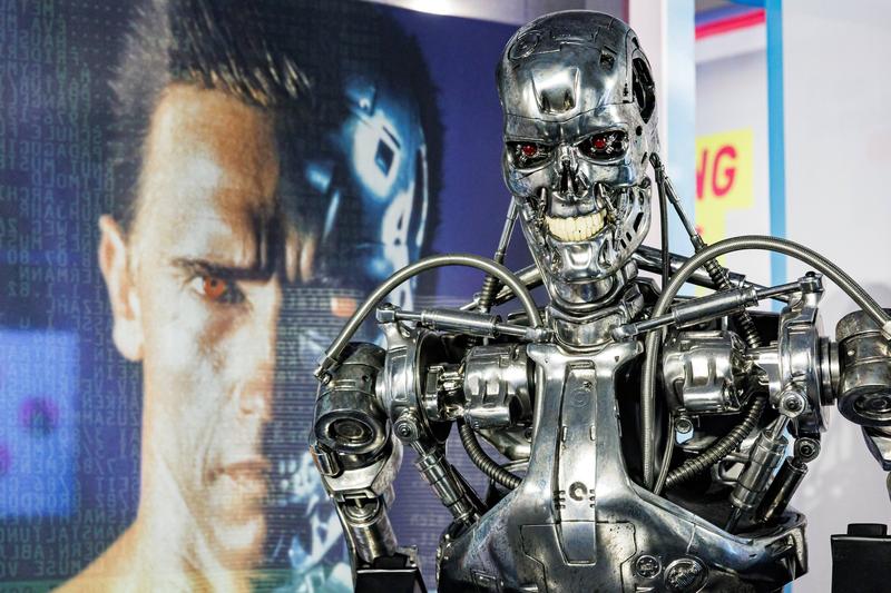 China avertizează UID-ul global despre riscurile utilizării AI armate în stil „Terminator” Momentele tensionate din cadrul competiției tehnologice globale s-au intensificat, după ce China a lansat un warning dur despre potențialele pericole ale utilizării necontrolate a inteligenței artificiale în domeniul militar