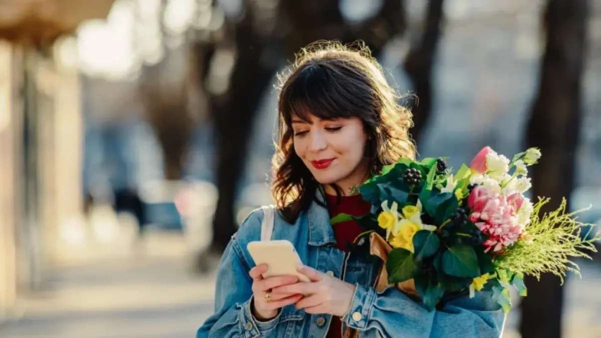 România a fost, din nou, martoră la o tradiție de sărbătoare și cumpărături în voluare, în ziua de 8 Martie, când bărbații au invadat piețele și târgurile pentru a cumpăra cadouri pentru femei, marcând astfel o zi specială în calendarul cultural al țării