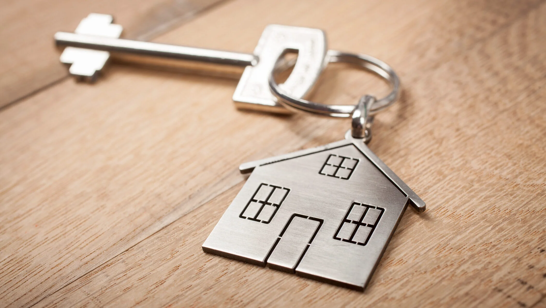 Percheziții la Giurgiu într-un dosar de înșelăciune legat de construcția de case „la cheie” O acțiune de amploare a avut loc miercuri în județul Giurgiu, unde polițiștii de la Serviciul de Investigare a Criminalității Economice din Sectorul 5 al Capitalei au efectuat o percheziție domiciliară într-un dosar de înșelăciune legat de contracte de construcție de case „la cheie”