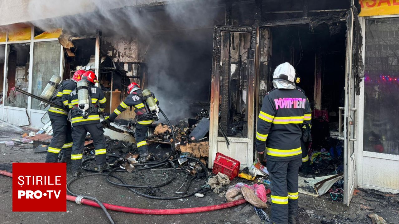Incendiul care a cuprins un magazin mixt aflat la parterul unui bloc din București a fost, în aceste momente, considerat stabilizat de către autorități