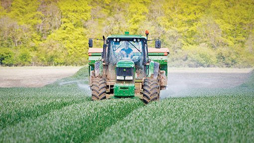 Criza globală a îngrășămintelor: impactul războiului și al conflictelor internaționale asupra agricultorilor și piețelor mondiale Perturbările provocate de conflictele din Orientul Mijlociu și de războiul din Ucraina au transformat în mod dramatic scena pieței globale de îngrășăminte