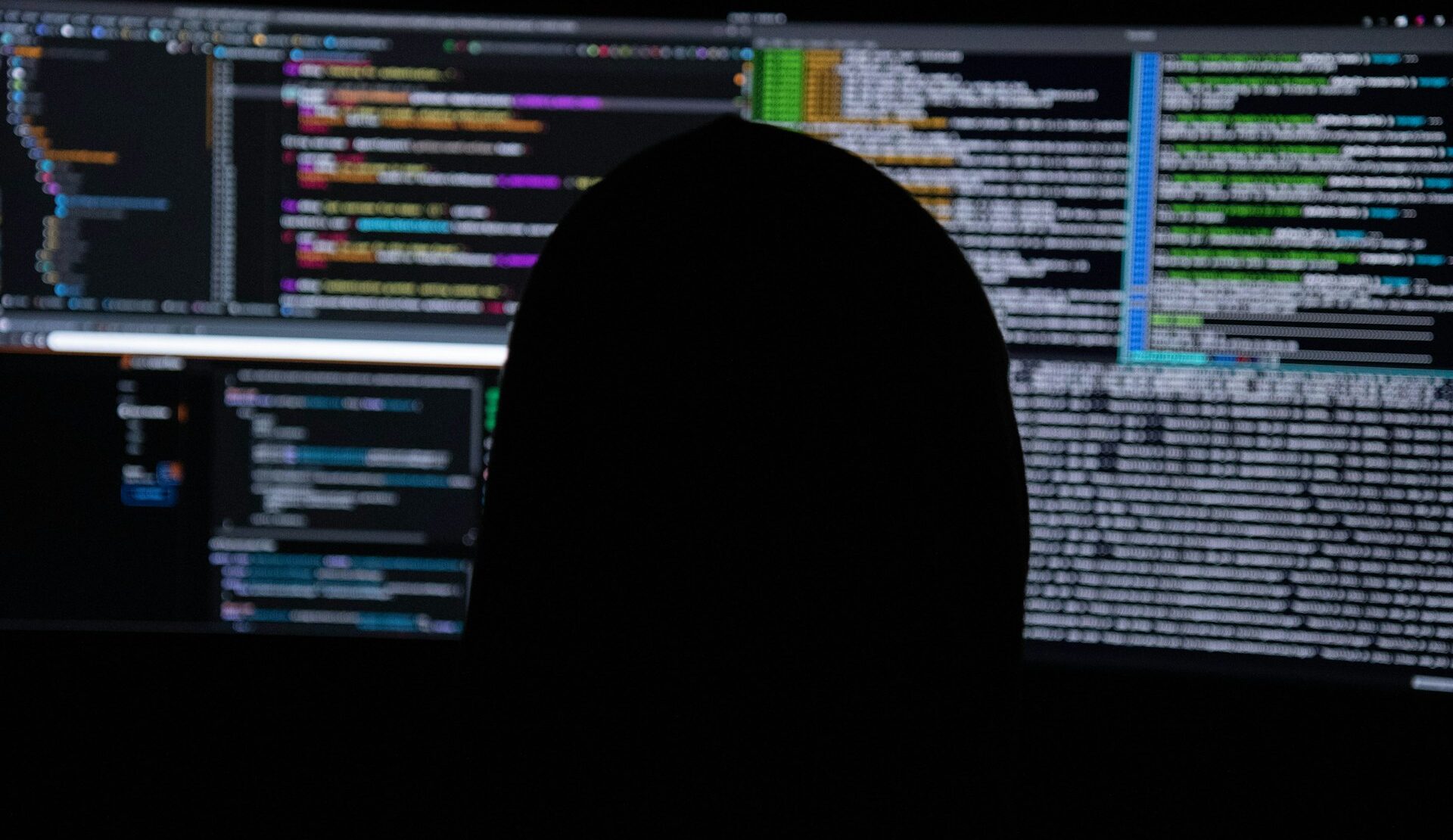 DIICOT și Parchetul din Paris deschid anchetă asupra filialei „Hackerilor” București