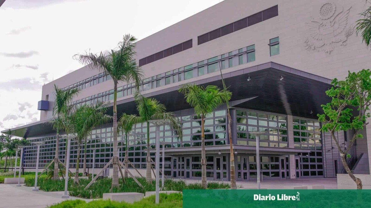 Scandal la ambasada Statelor Unite din Santo Domingo: investigație privind abuzurile în programul de vize pentru informatori Cutremur în rândul ambasadei Statelor Unite din Republica Dominicană după ce au ieșit la iveală acuzații de corupție și abuzuri legate de programul de vize pentru informatori