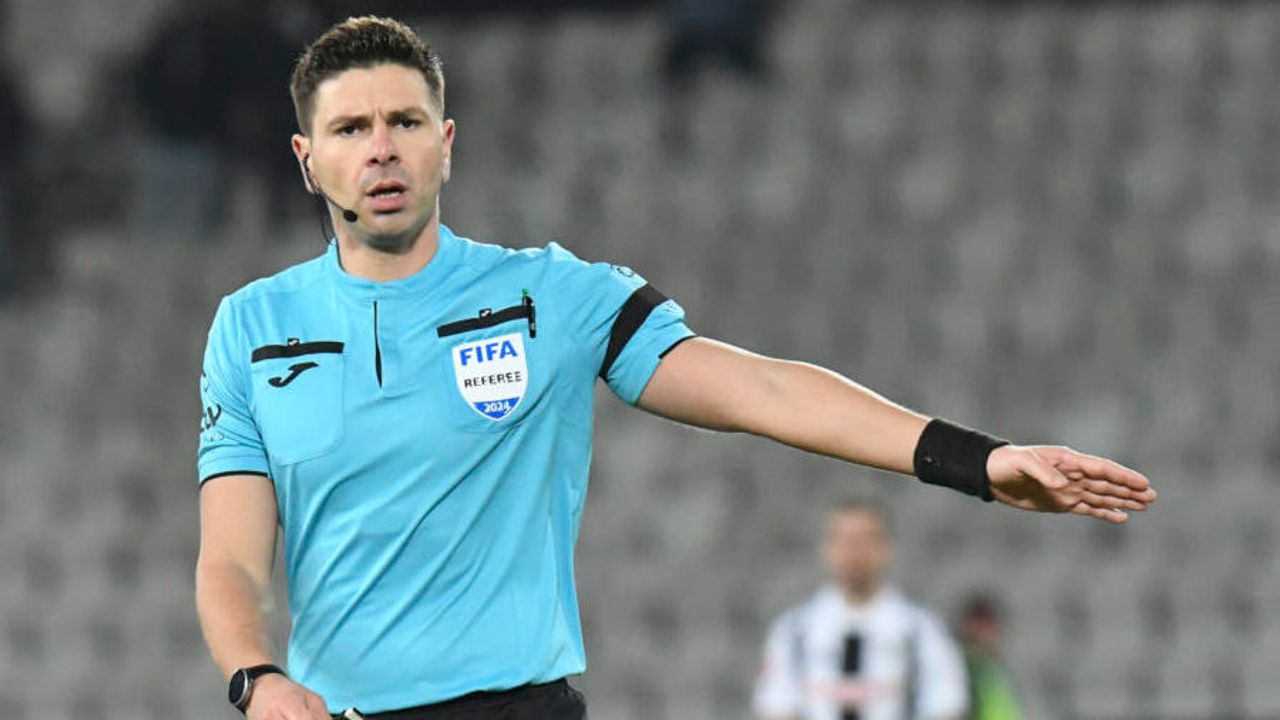 Marian Alexandru Barbu, cunoscutul arbitru român, a făcut recent pasul important în cariera sa internațională, devenind unul dintre cei mai promițători oficiali ai UEFA