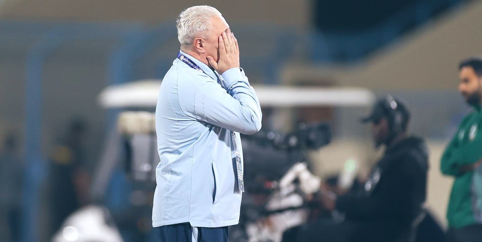 Marius Șumudică, antrenorul român aflat la cârma echipei Al-Okhdood din Arabia Saudită, traversează o perioadă extrem de dificilă după o înfrângere dureroasă, scor 0-5, în fața formației Al-Fayha, pe propriul teren