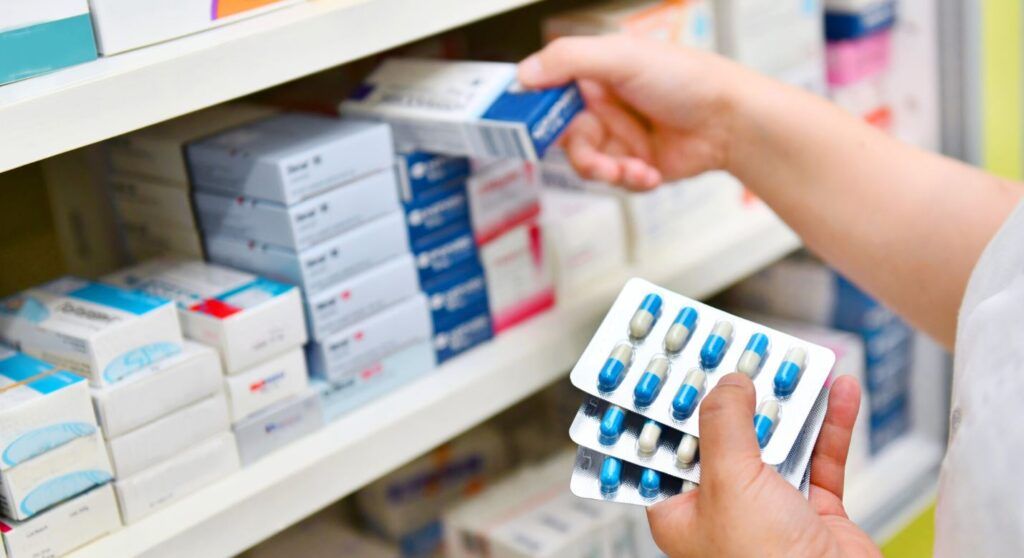 Guvernul a actualizat joi lista de medicamente gratuite și compensate, o măsură menită să asigure accesul la tratamente esențiale pentru un număr mai mare de pacienți