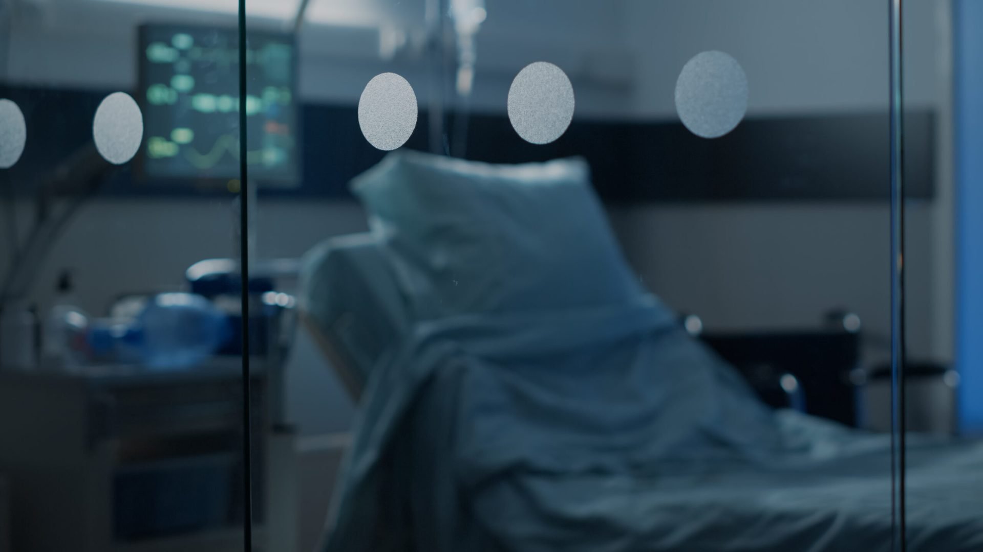 Femeile din București se confruntă frecvent cu obstacole si discrepanțe în accesul la avort la cerere în spitalele publice, fapt evidențiat recent într-un raport care a analizat modul în care este respectat dreptul lor la avort în 11 unități medicale din capitală