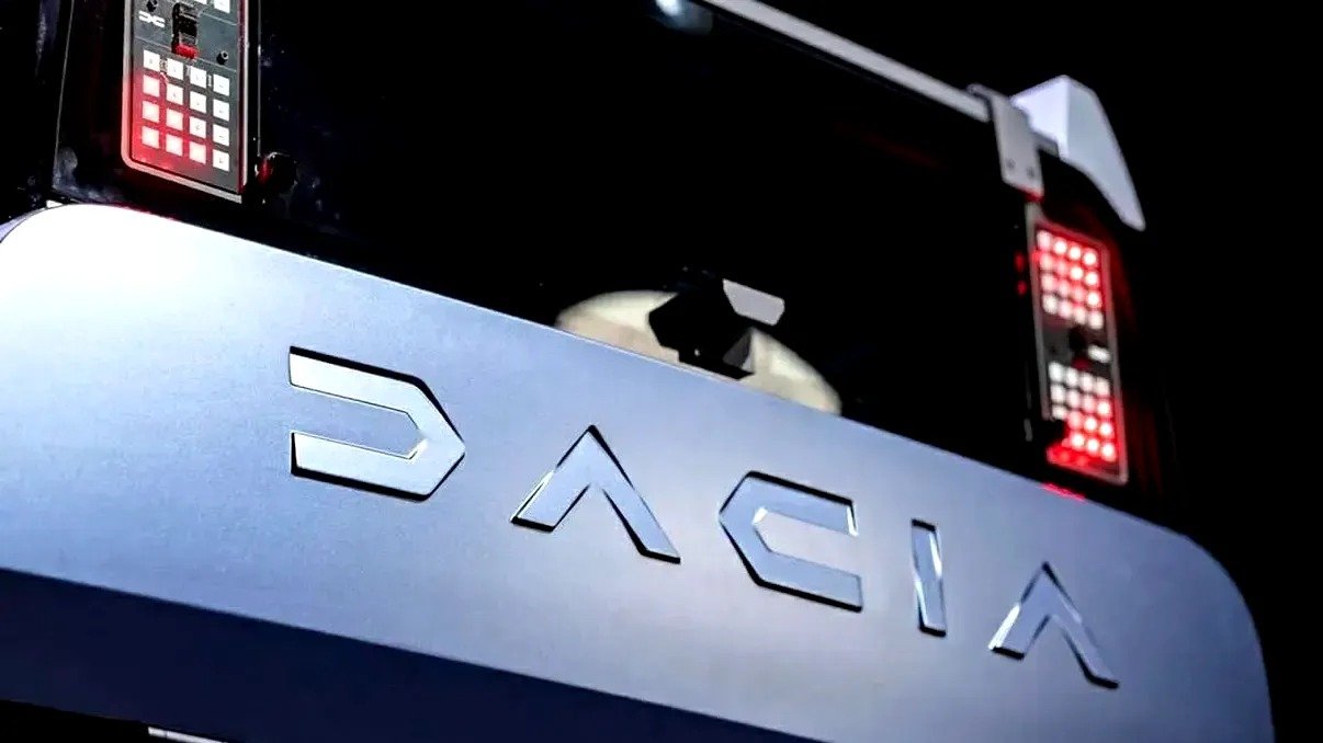 Dacia se pregătește de un an extrem de important în 2026, marcând o nouă etapă în strategia sa de extindere pe segmentele de crossover și electric, odată cu lansarea unor modele inovatoare și continuarea investițiilor în tehnologii ecologice