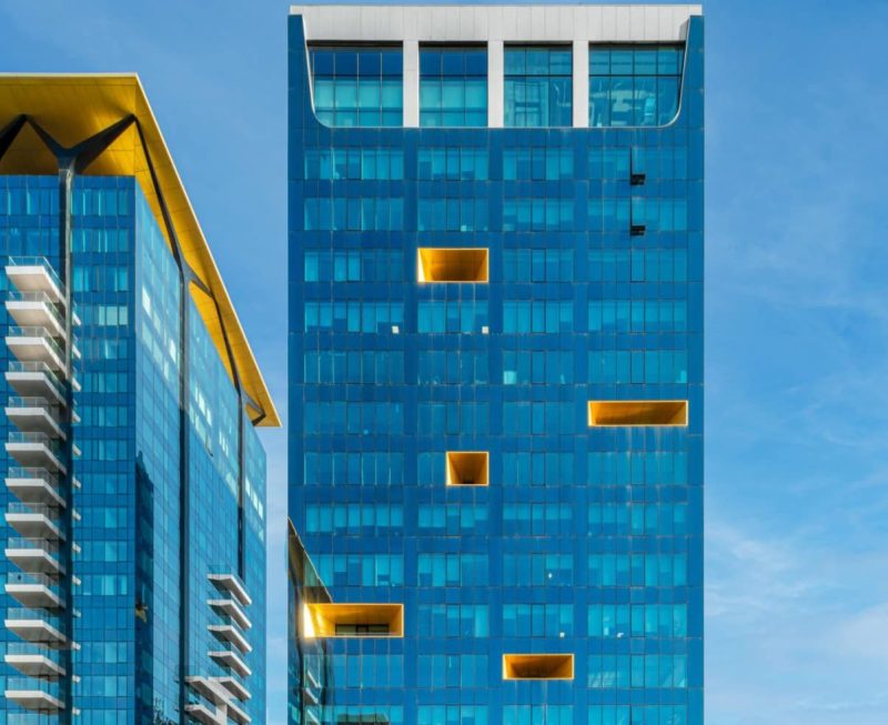 One United Properties păstrează interesul pentru vânzarea proiectului One Tower, dar tranzacția nu este încă sigură Într-o mișcare care atrage atenția asupra dinamicii pieței de profil, dezvoltatorul imobiliar One United Properties anunță că vânzarea clădirii de birouri One Tower rămâne în plan, însă încă nu este iminentă