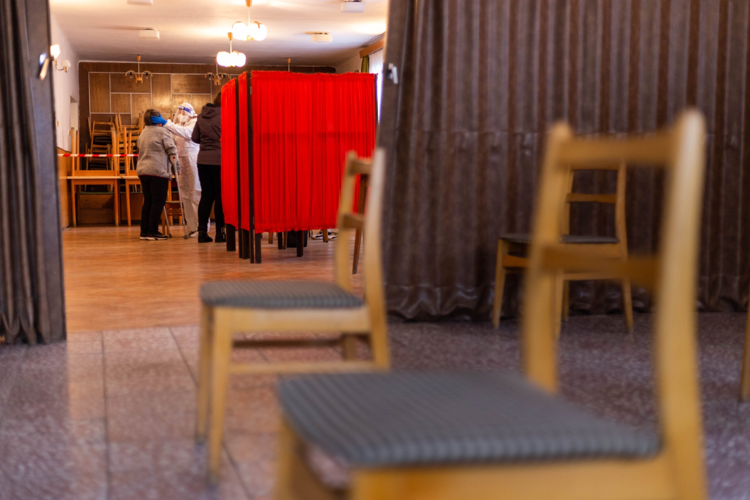 Groază peste morminte: peste 150 de trupuri din timpul pandemiei COVID-19 refuză să se descompună după cinci ani O situație sinistră a ieșit la iveală în orașul Kavala, din nordul Greciei, unde autoritățile au anunțat planuri de exhumare a peste 150 de morminte ale victimelor COVID-19