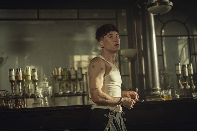 Barry Keoghan, noua față a „Peaky Blinders”: Tânărul actor care promite să genereze dinamism în finalul serialului Barry Keoghan, interpretul noului personaj Duke Shelby în ultimul sezon al serialului „Peaky Blinders”, a reușit să atragă atenția criticilor și a fanilor prin prezența sa carismatică și profundă