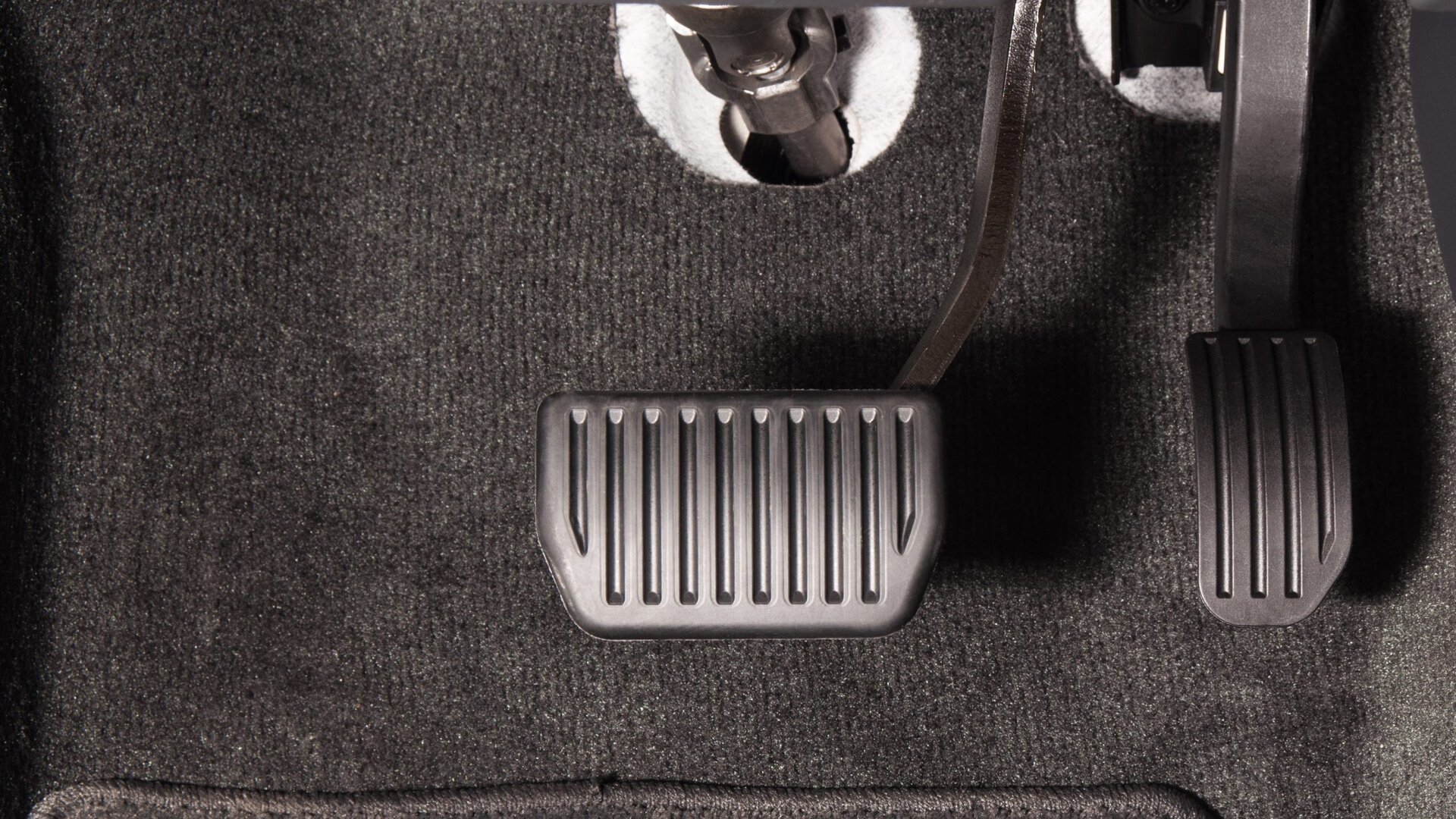 De la aglomerație la suprasolicitare: motivele pentru care cutia automată se încălzește în traficul din oraș și semnele care arată când s-a ajuns la limită Traficul urban, cu toate provocările lui, nu afectează doar timpii petrecuți în rush hour sau confortul pasagerilor, ci poate pune probleme și sistemului de transmisie al mașinii tale