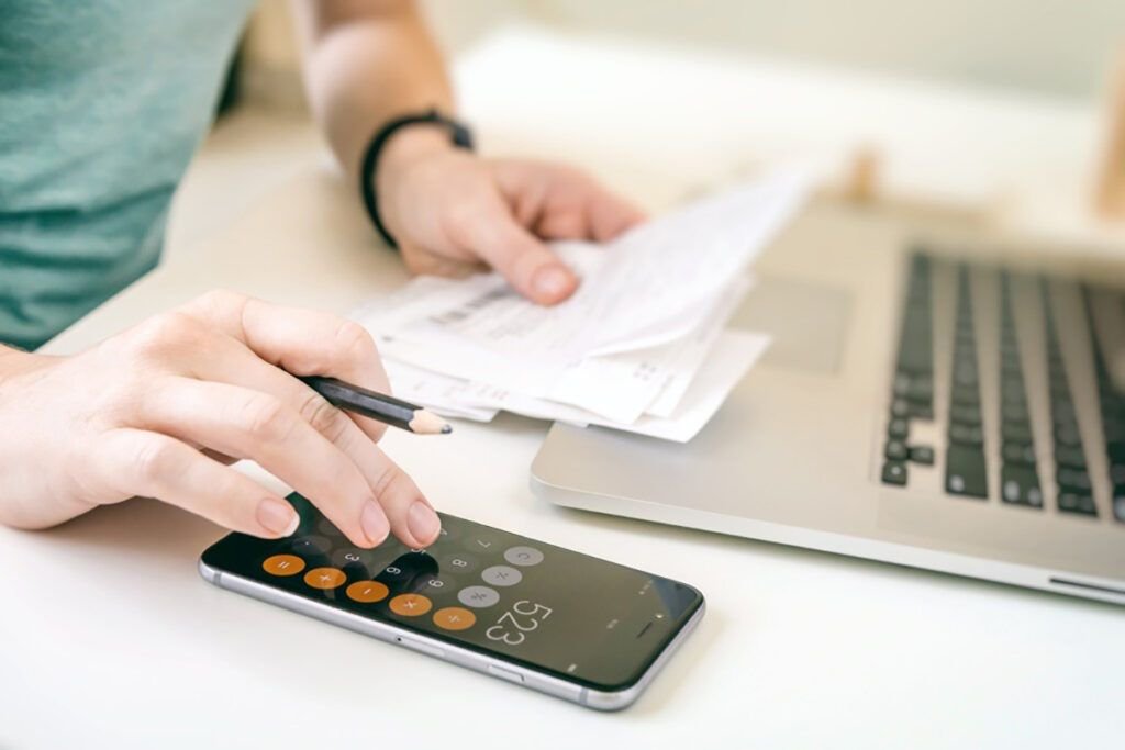Blocaj major în sistemul de pensii din România: zeci de mii de pensionari se confruntă cu riscul de a rămâne fără pensii din cauza digitizării premature și a lipsei documentelor esențiale Guvernul și autoritățile responsabile se confruntă cu o criză neașteptată în procesul de acordare a pensiilor, pe fondul accelerării digitalizării sistemului național