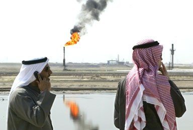 Prețurile petrolului ating cote record, provocate de escaladarea conflictului geopolitic din Orientul Mijlociu Prețurile petrolului au înregistrat creșteri semnificative în ultimele zile, odată cu intensificarea tensiunilor din Orientul Mijlociu și blocarea traficului maritim prin Strâmtoarea Ormuz, o rută strategică pentru comerțul global cu energie