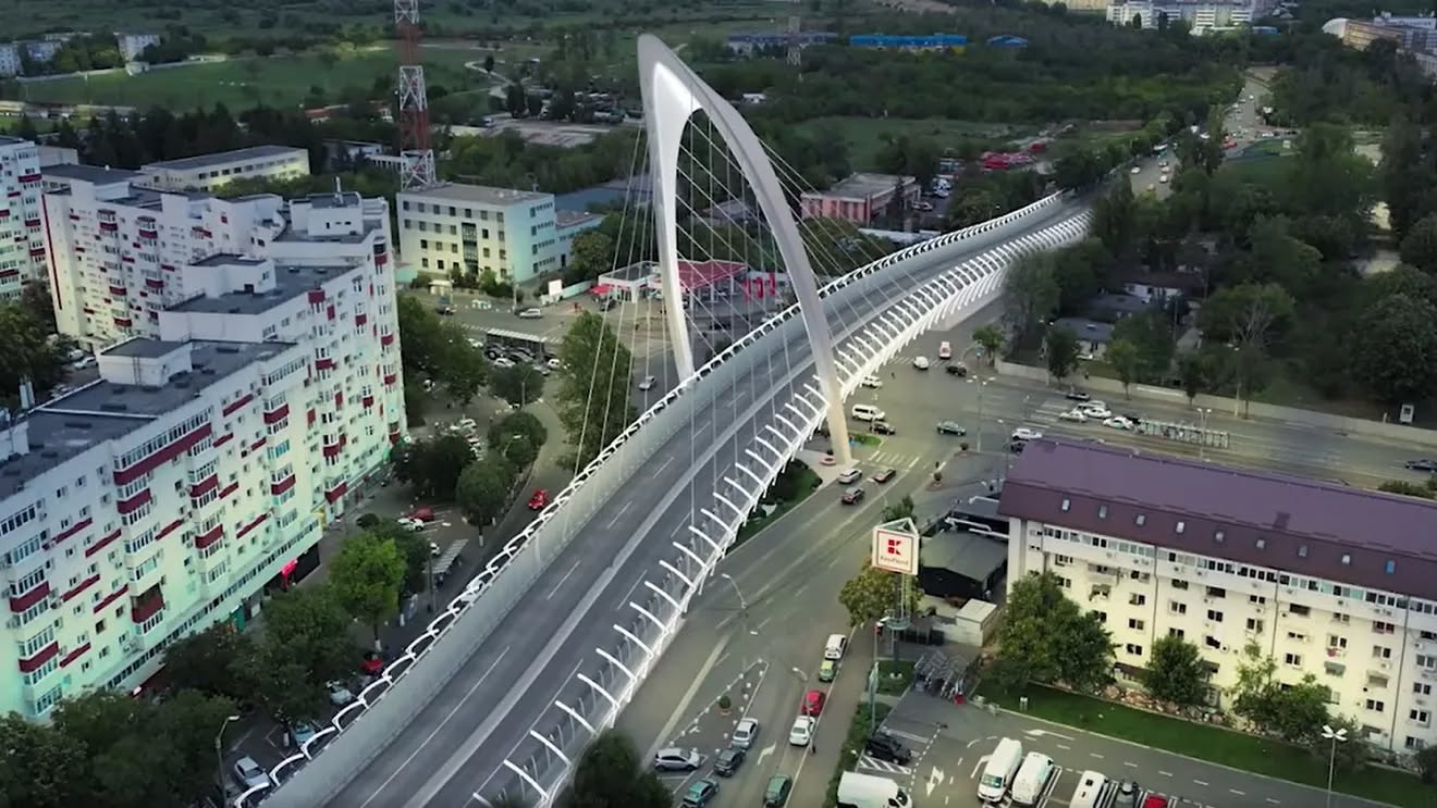 Conflicte majore în proiectul de infrastructură din Sectorul 4 al Capitalei: Pasajele peste inelul median blochează dezvoltarea tramvaiului Lucrările la pasajele supraterane din Sectorul 4 al Bucureștiului au generat o dispută serioasă între autorități și experții în mobilitate urbană, dezvăluind un proiect în derivă, cu potențiale consecințe negative asupra planurilor de modernizare a transportului public