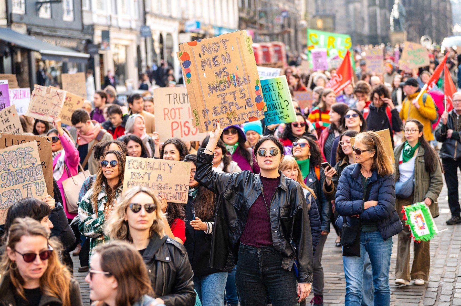 Suprafețele urbane din Europa au fost, duminică, un adevarat spectacol de solidaritate și revendicare, în cadrul marcării Zilei Internaționale a Femeii