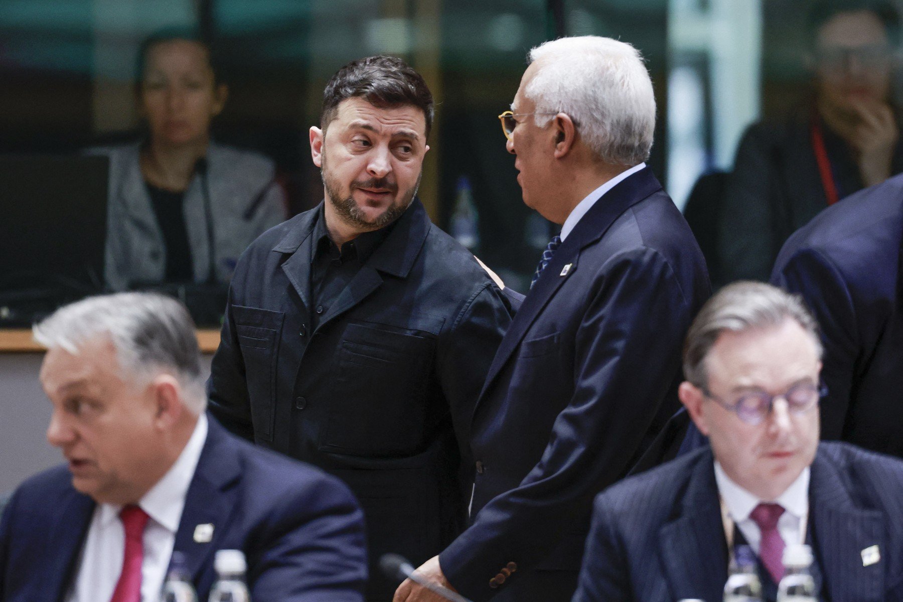 Comisia Europeană condamnă declarațiile violente ale președintelui Zelenski față de Viktor Orbán, pe fondul tensiunilor din Europa Centrală Escaladarea conflictului diplomatic dintre Ucraina și Ungaria accentuează acum îngrijorările la nivel european, odată cu declarațiile adresate de președintele ucrainean, Volodimir Zelenski, liderului maghiar Viktor Orbán