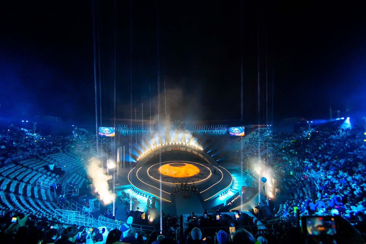 Milano-Cortina 2026 își ia rămas bun cu o ceremonie festivă în Verona După două săptămâni pline de emoție, performanțe strălucitoare și momente memorabile, Jocurile Olimpice de Iarnă de la Milano-Cortina 2026 s-au încheiat oficial sâmbătă seara, într-un cadru spectaculos, la Verona