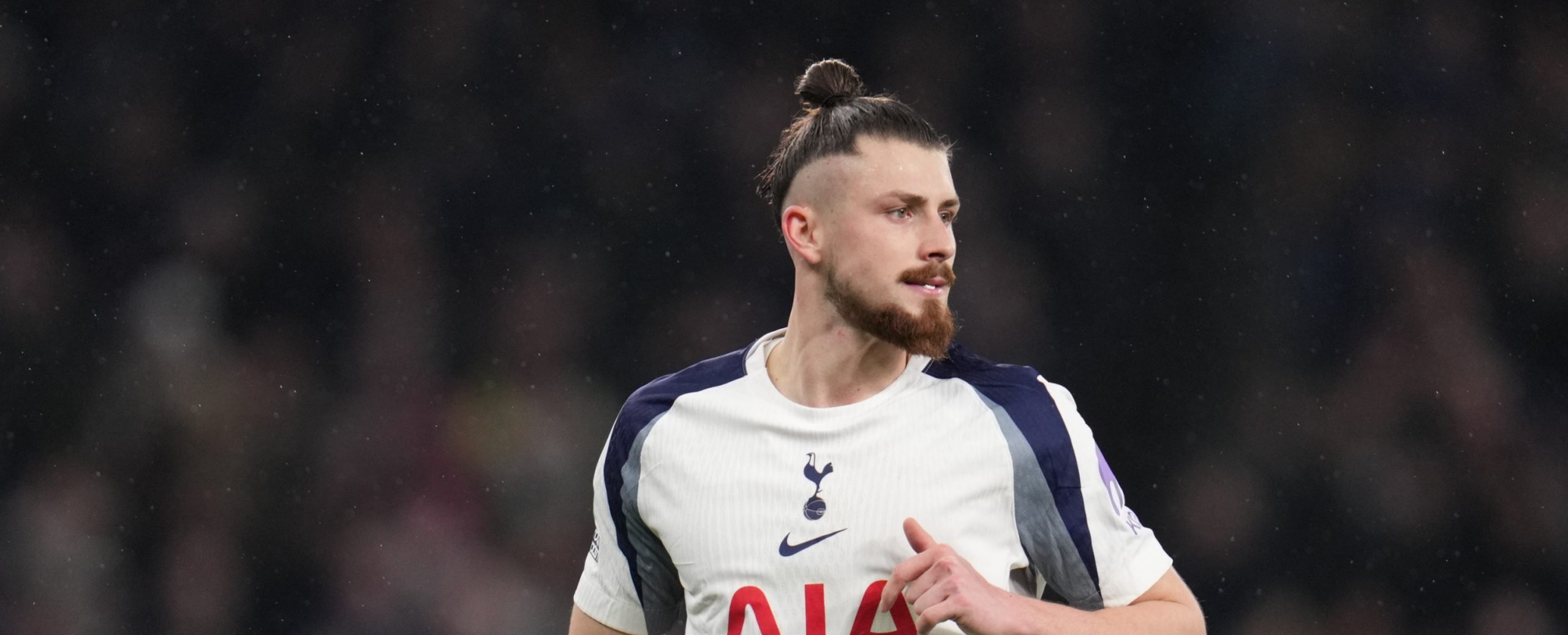 Lupta pentru titlu și salvarea de la retrogradare în Premier League ajunge într-un punct tensionat, cu etape decisive și momente de răsturnare spectaculoase