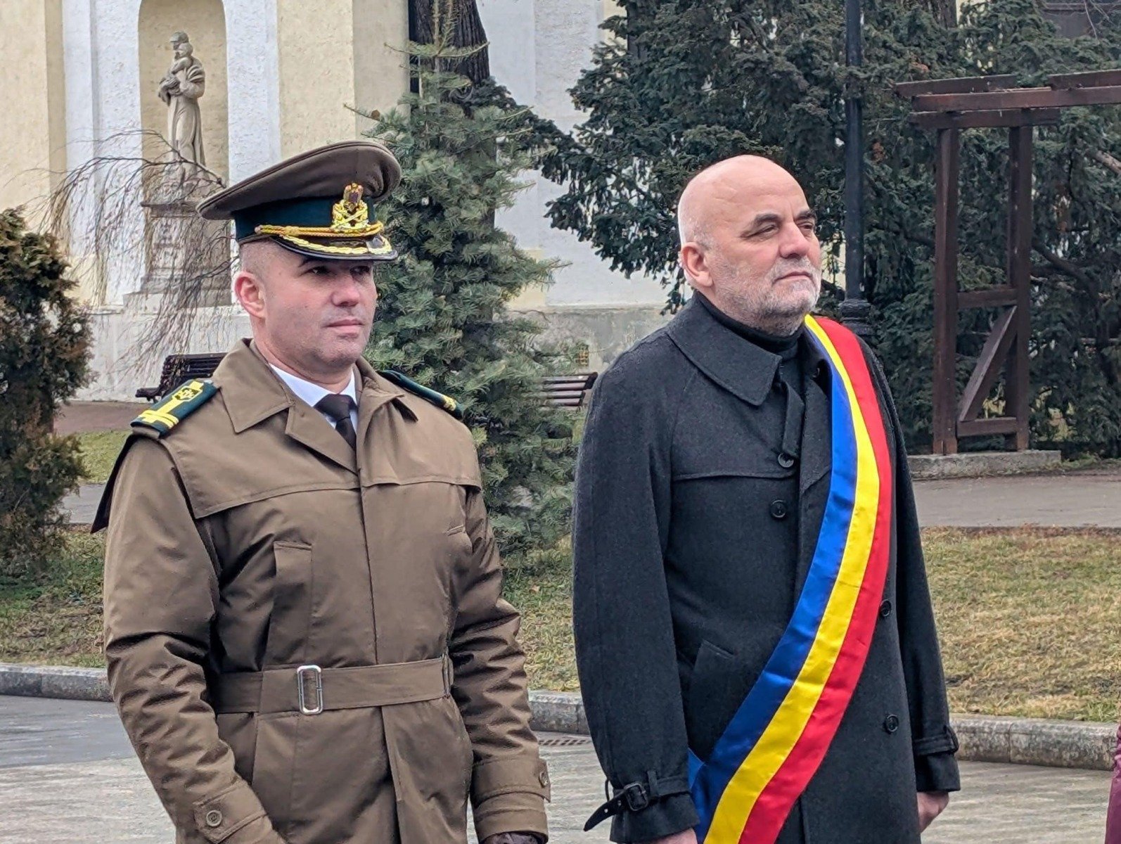 Primarul Sucevei, Vasile Rîmbu, suspendat din PSD pentru o perioadă de șase luni Municipiul Suceava trece printr-o perioadă tensionată după decizia luată recent de Biroul Permanent Județean al PSD Suceava de a suspenda din partid, pentru o perioadă de șase luni, primarul Vasile Rîmbu