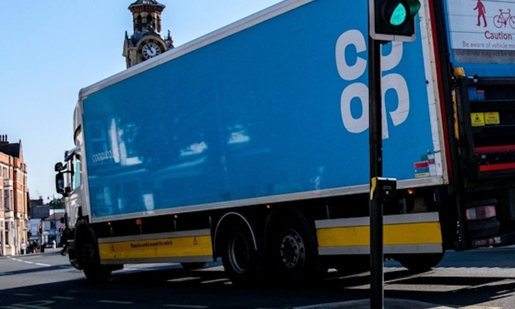 Automatizarea totală a lanțului alimentar a adus beneficii imense pentru eficierea logisticii, însă a introdus și un risc semnificativ—dependența excesivă de sisteme digitale și algoritmi